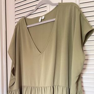 26/28 Cap-sleeve, Hi-low, Tiered Top